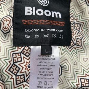 Bloom snowboard/ski pants. Size L Purchased for ski trip but never worn.